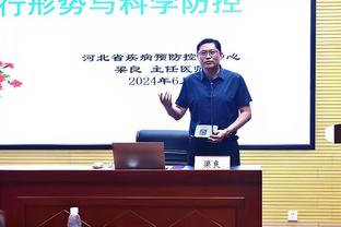 ?维尼修斯背后放铲格拉利什，起身后打手势示意别跳水